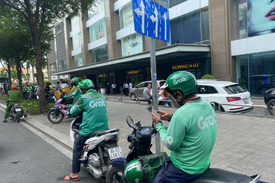 Grab is the most common ways to travel in Vietnam