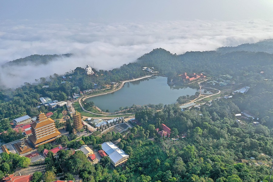 Cam Mountain is the most famous spiritual tourism destination in the Bay Nui region. Photo: Sai Gon TiepThi