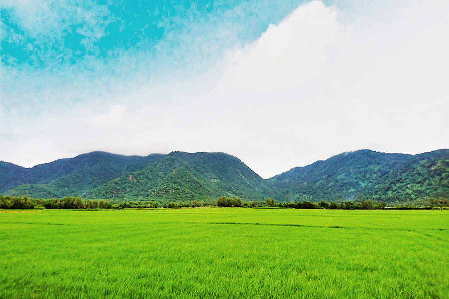 The mountain stretches across a large area. Photo: Sai Gon Tiep Thi