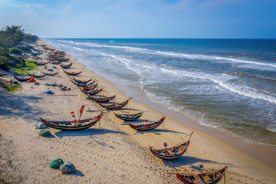 The fishermen will go out to sea to fish from early morning