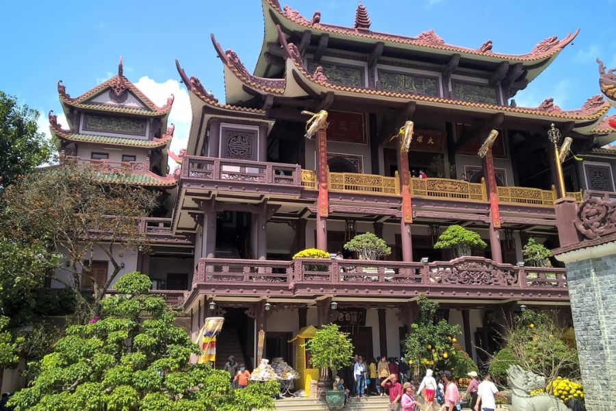 The beauty of Thien Hung Pagoda