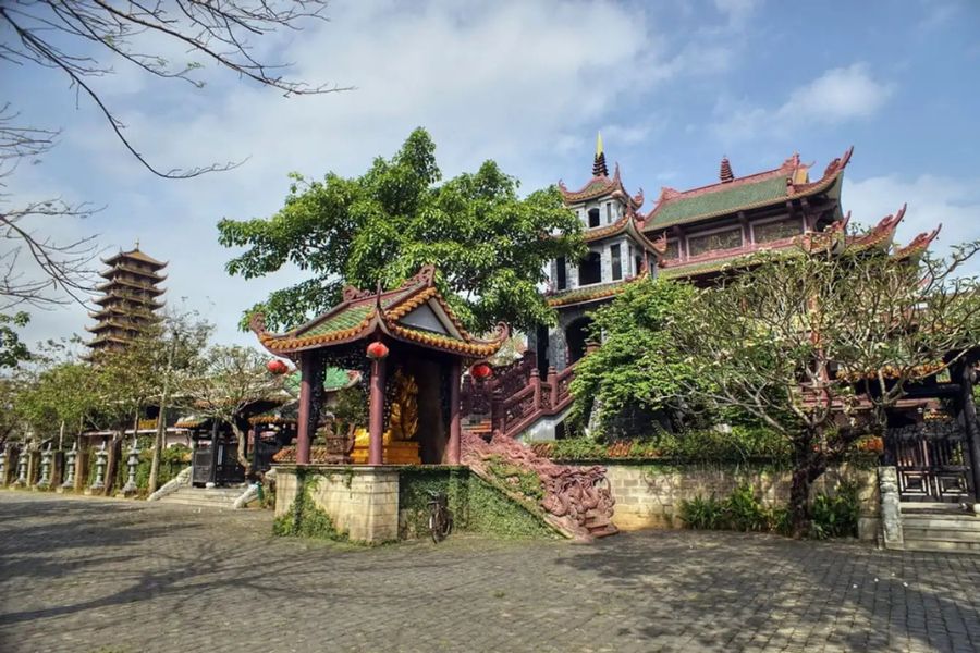 Capture every moment of the pagoda