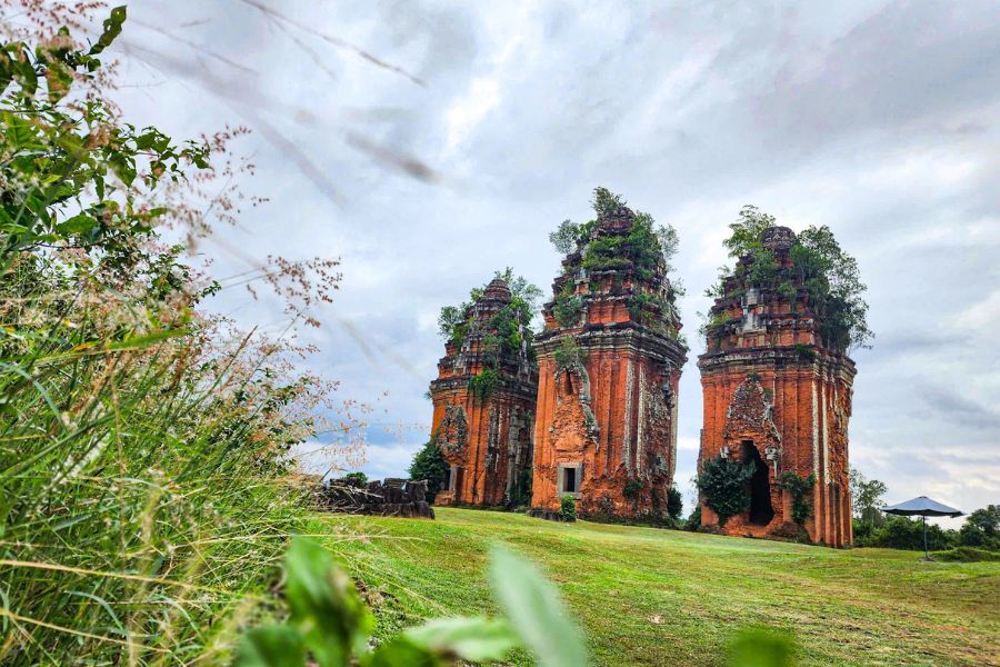 Best time to visit Duong Long Cham Temple