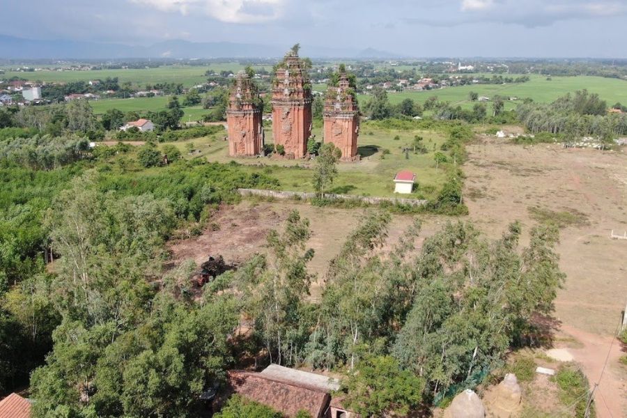 Scenic surroundings of Duong Long Cham Temple