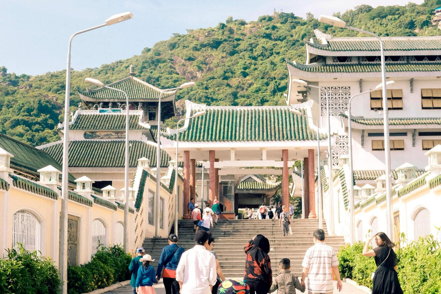 The temple is located at the foot of Sam Mountain