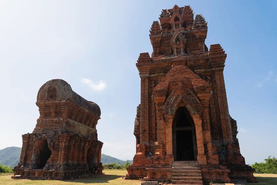 The beauty of Banh It Cham Temple