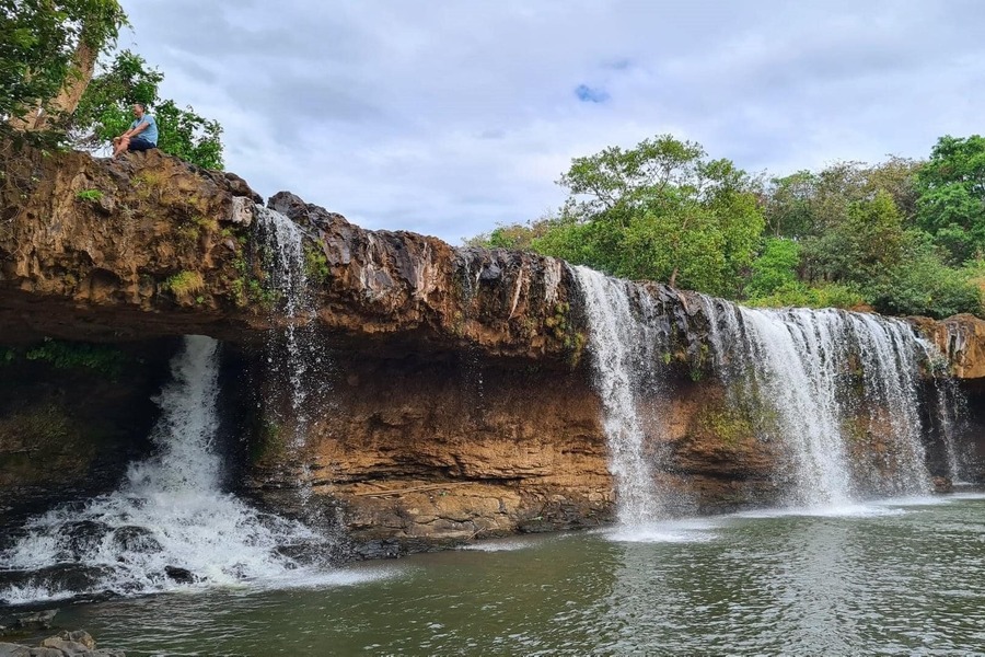 Dak Mai Waterfall is the most breathtaking sight to behold
