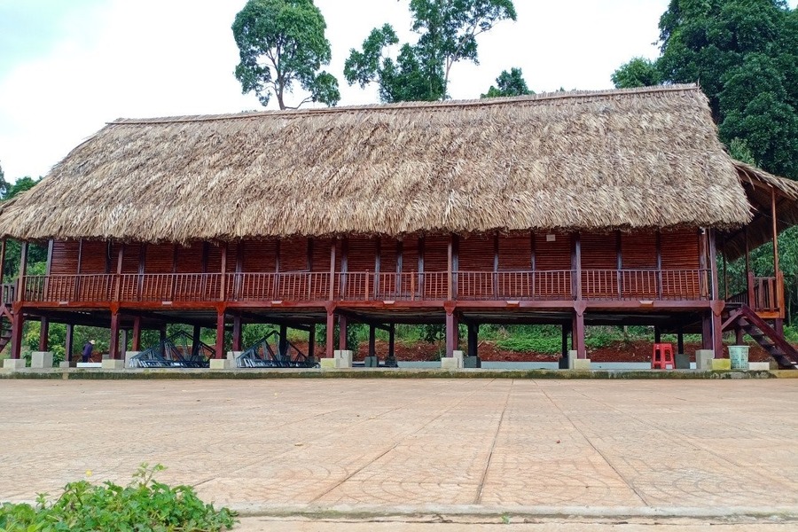 You can stay overnight in a S'tieng longhouse