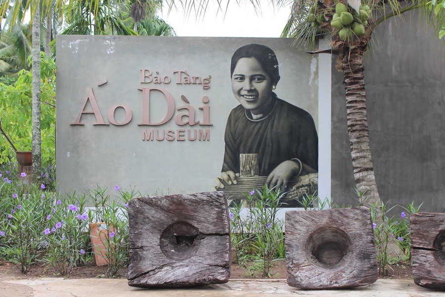 A simple yet highly refined introduction wall