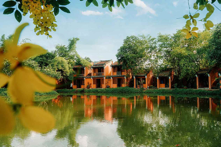 A tranquil space outside the museum