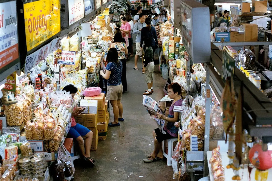 Warotot Market specializes in Chiang Mai's local specialties