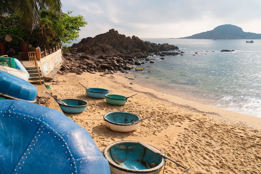 Relax on Bai Xep Beach