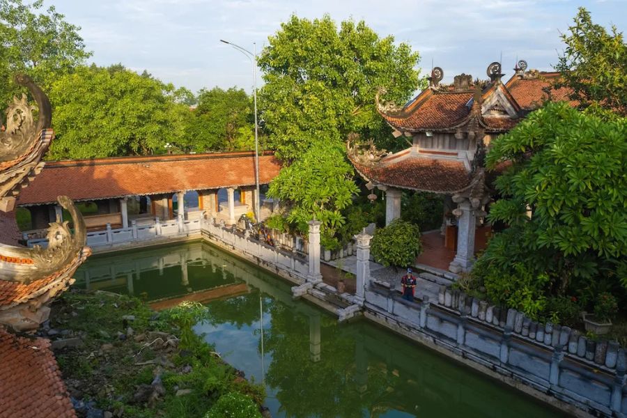 Explore surrounding landscapes