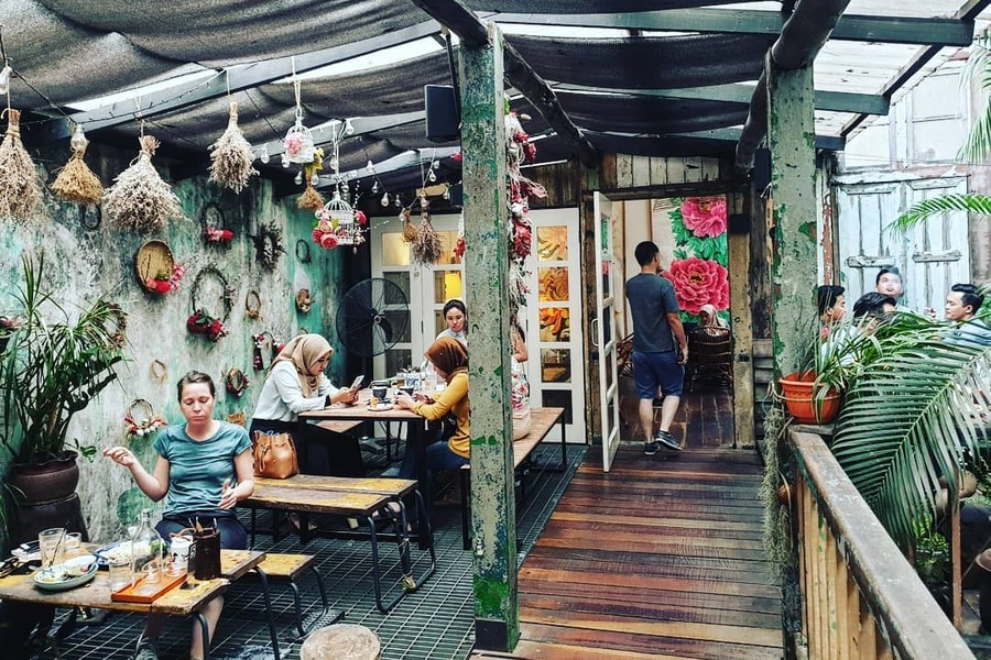 A restaurant with a relaxing vibe can help you recharge both physically and mentally