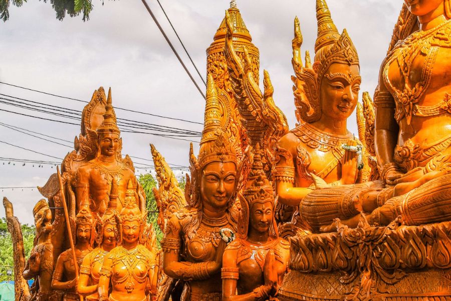 Each float carry a story from Buddish or Hindu mythology