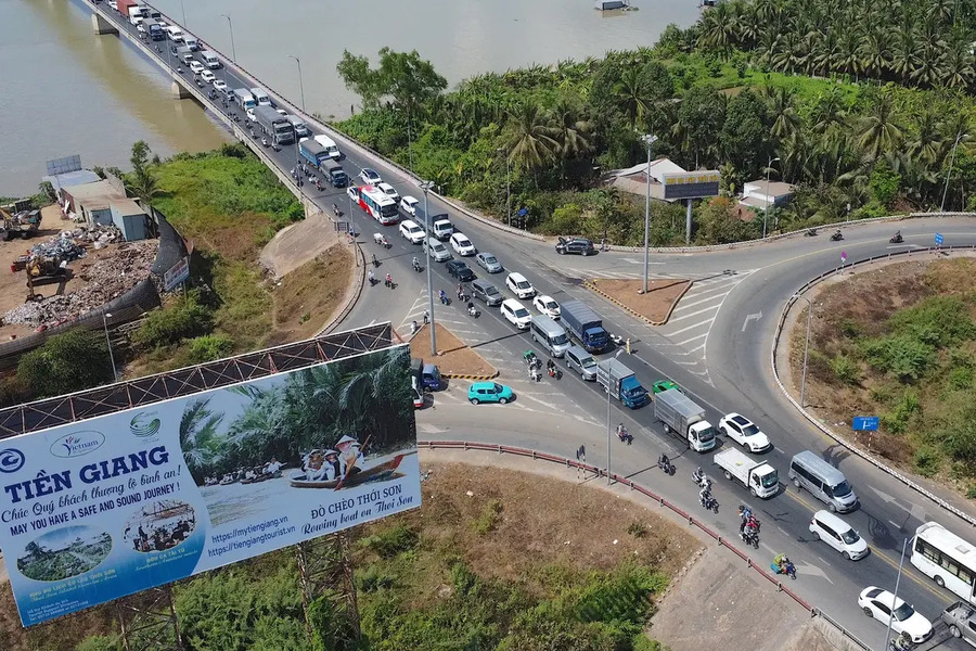 The route from Rach Mieu Bridge down to Thoi Son Islet
