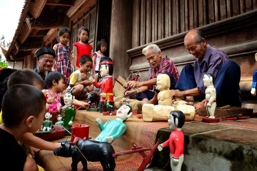 Meet the artisans and learn the craft