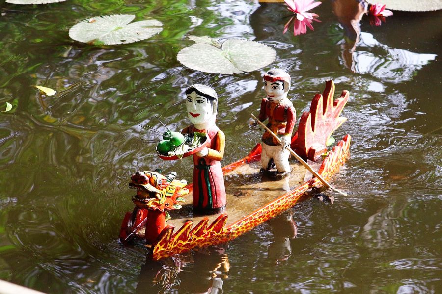 Explore the village of the puppet village