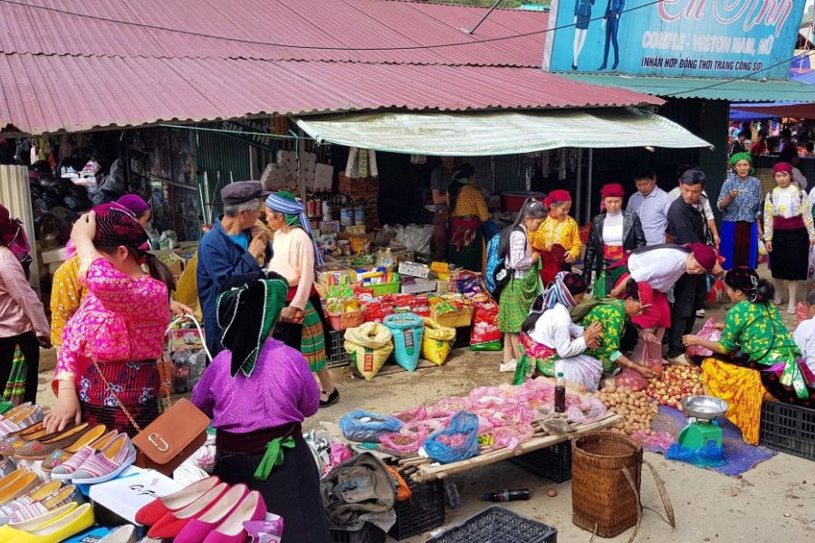 Bustling at Muong Hum Market