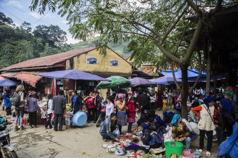 Best time to visit Muong Hum Market