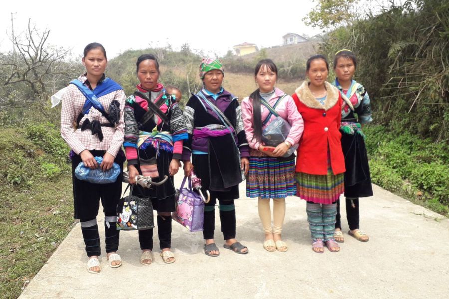 Exploring the Ethnic diversity at Muong Hum Market