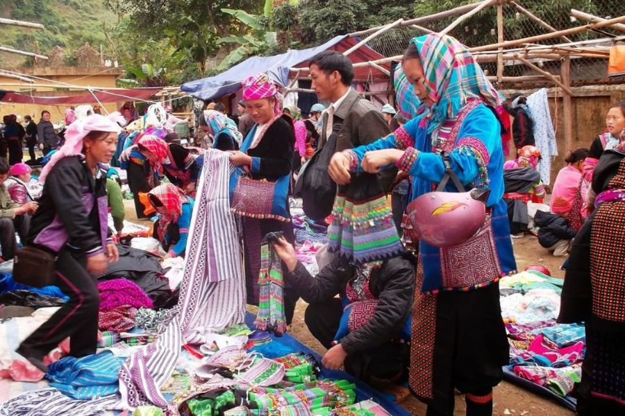 The hustle and bustle of people at Coc Ly Market