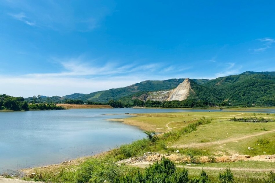 The untouched beauty of Dong Chanh Lake