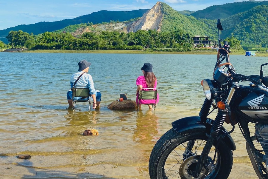 The water around the lake’s edge is quite shallow