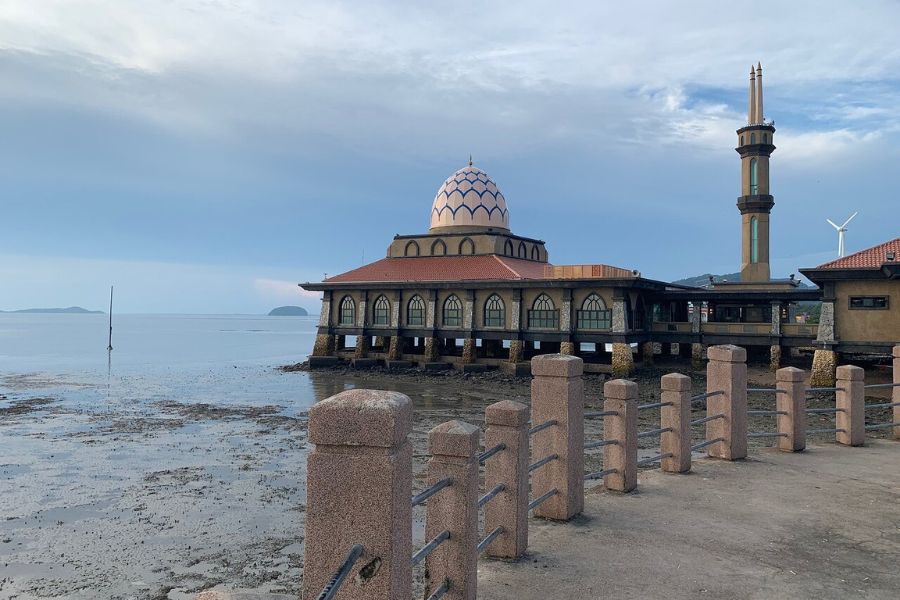 The mosque was designed to float above sea level during high tide