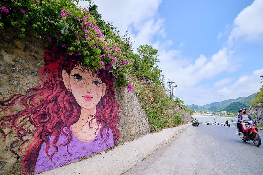 There are plenty of great photo spots along the streets of Cat Ba Island