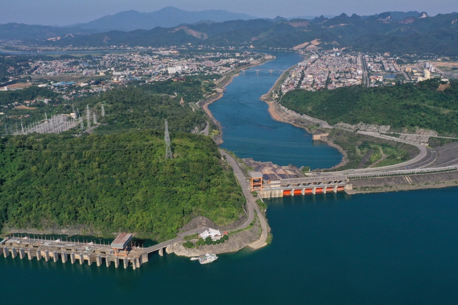Hoa Binh Ward is located right at the foot of the dam