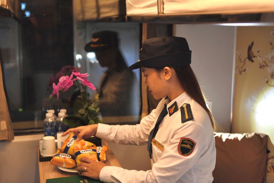 Food and drinks will be served attentively to visitors