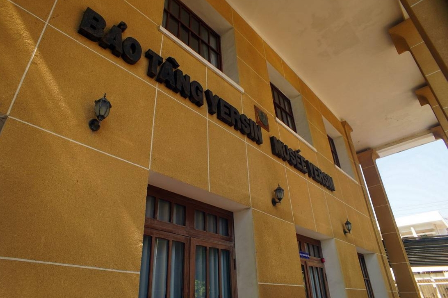 Outside Alxandre Yersin Museum