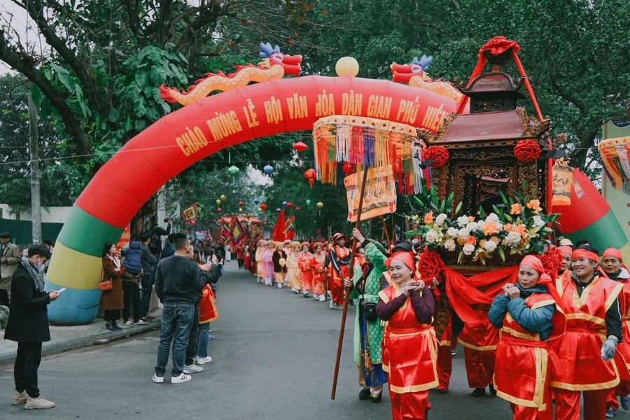 At the beginning of the year, Pho Hien hosts many traditional folk festivals