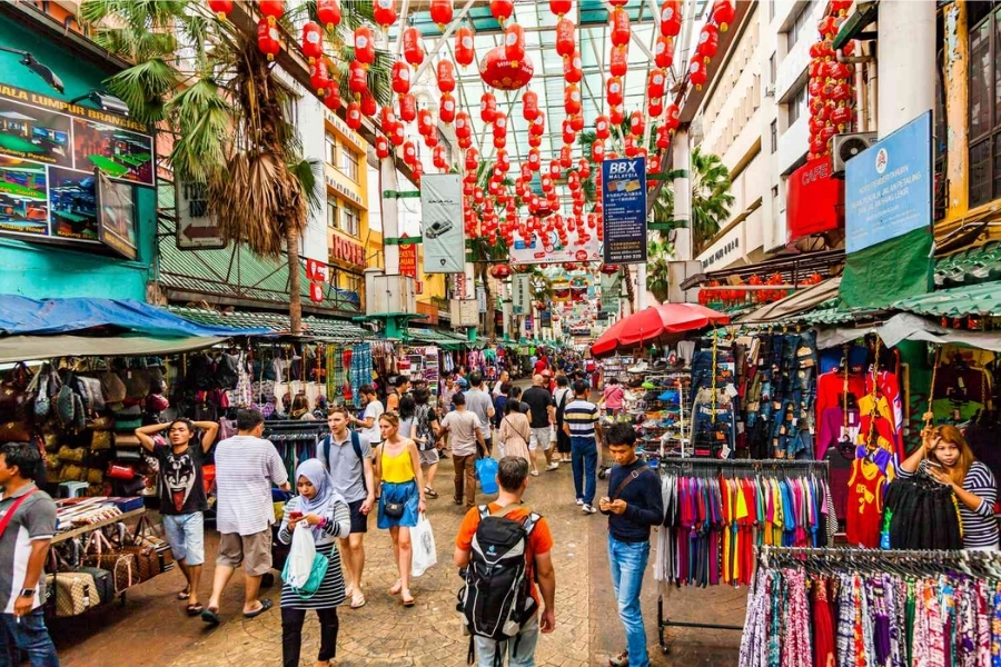 Try to spend the last days of the tour revisiting your favourite spots in Kuala Lumpur