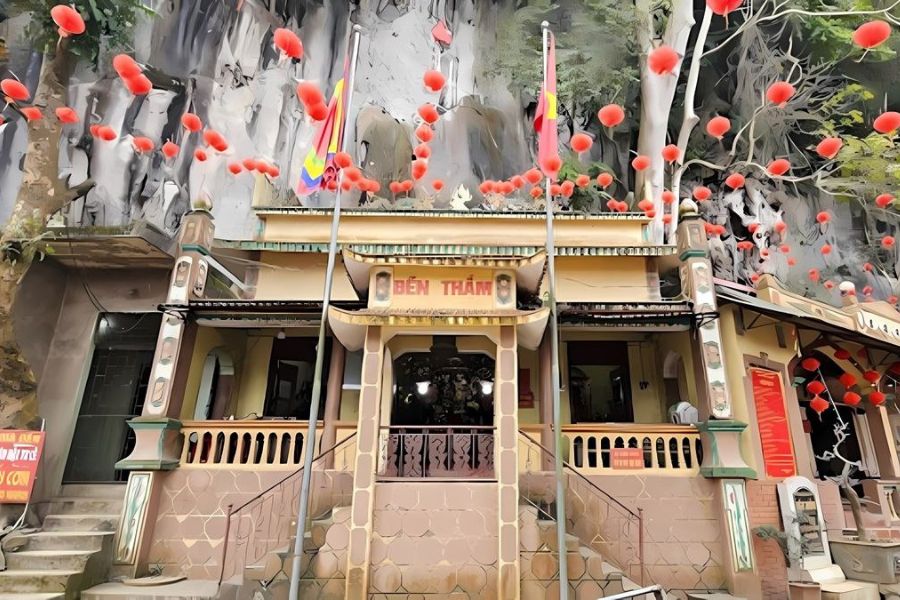 Tham Temple in Bac Kan