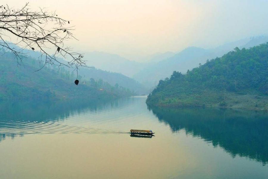 The beauty of Noong Lake in Tuyen Quang