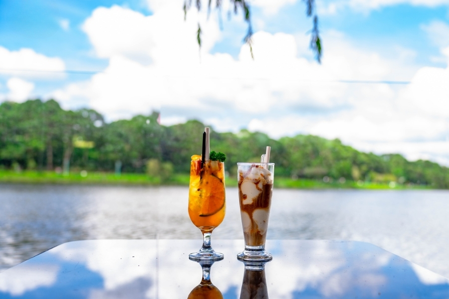 You can enjoy a drink in many cafés with a view of the lake