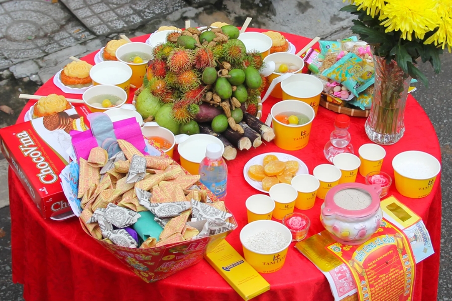 An offering tray for wandering spirits in the Vu Lan Festival