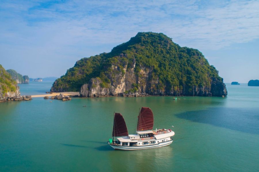 Luxury cruises in Bai Tu Long Bay and Ha Long Bay of Indochina Junk