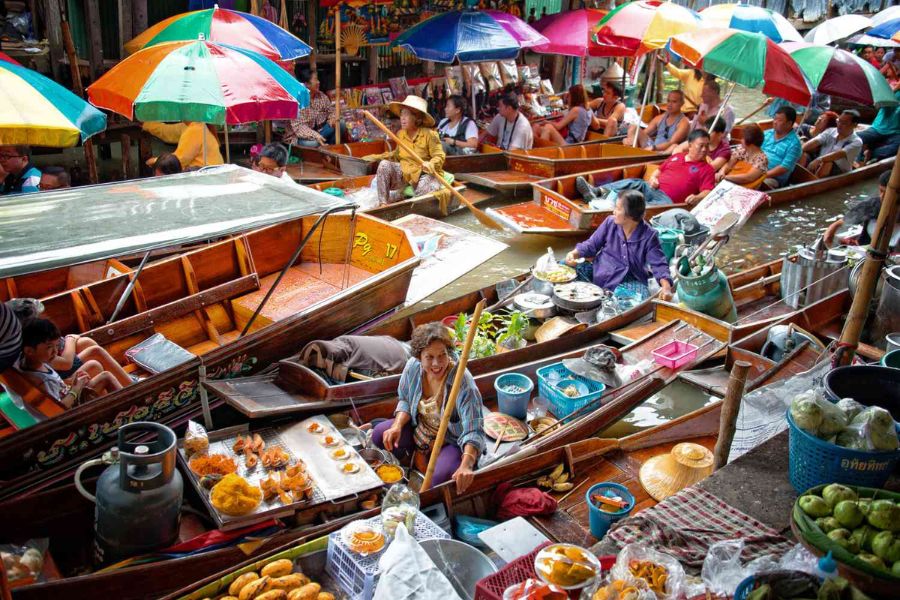 Damnoen Saduak Floating Market in Bangkok