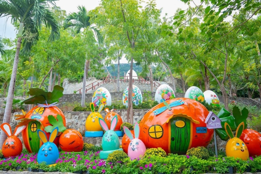 One Hundred Egg Theme Park has many unique tourist services