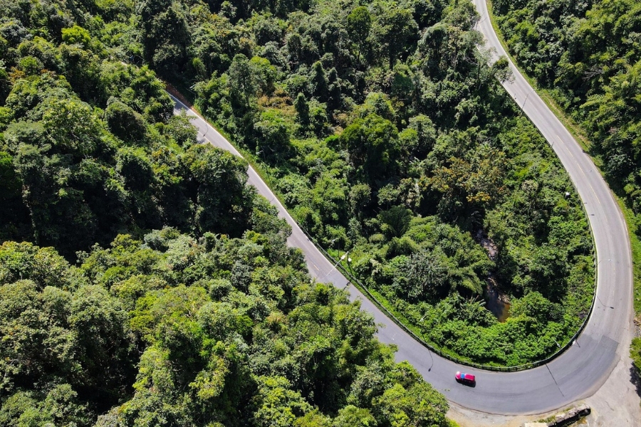 A sharp curve on Bao Loc Pass