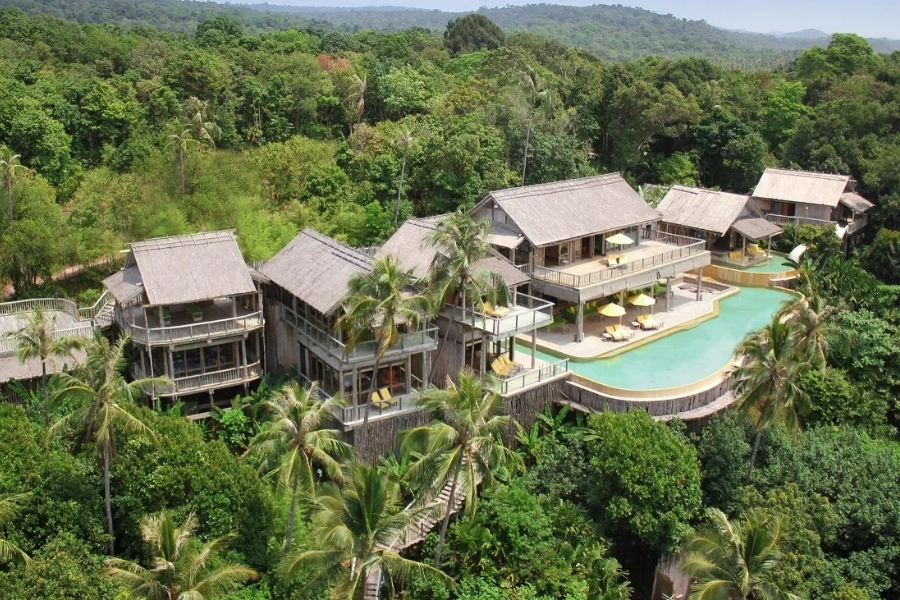 There are mountain resorts in Northern Thailand with majestic views