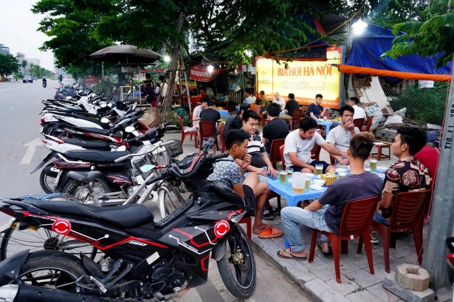Every afternoon, Hanoi’s Bia Hoi stalls start filling up with customers