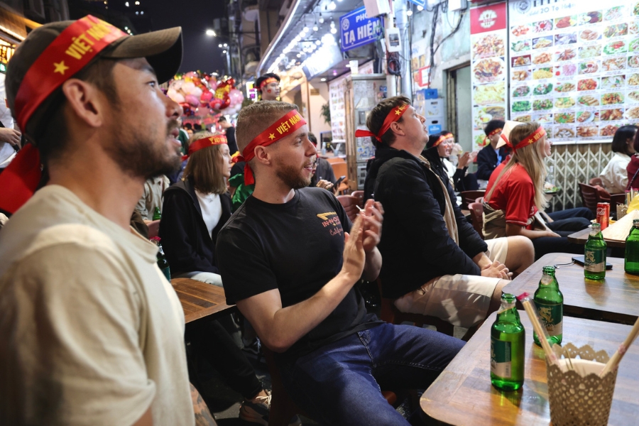 Head to Ta Hien Street for a sleepless night