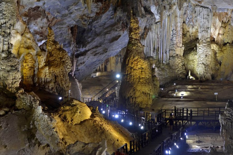 Thien Cung Cave in Ha Long Bay, Quang Ninh