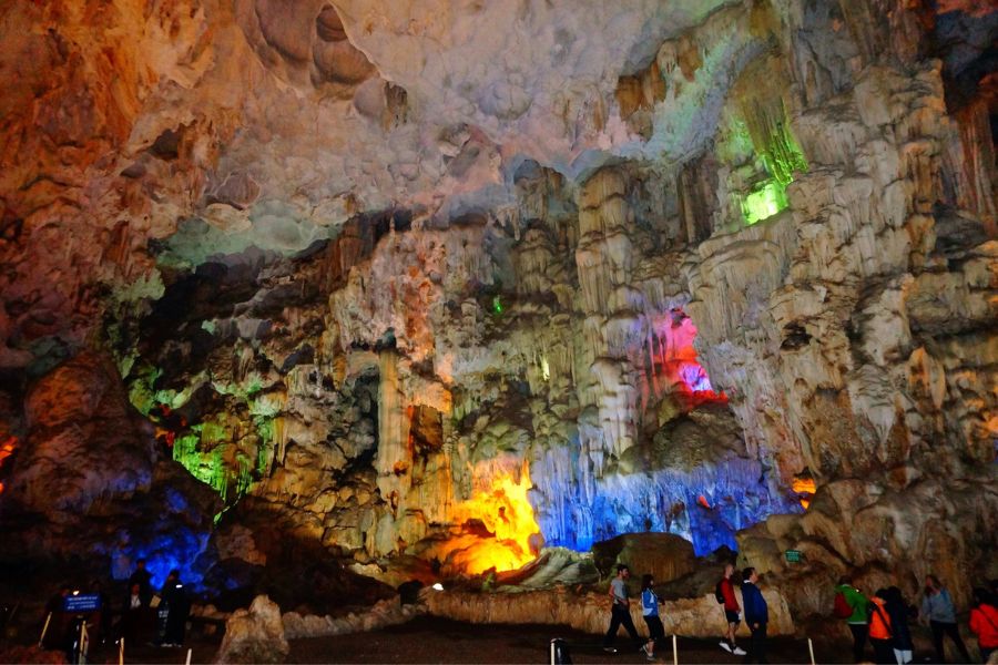 Best time to visit Thien Cung Cave