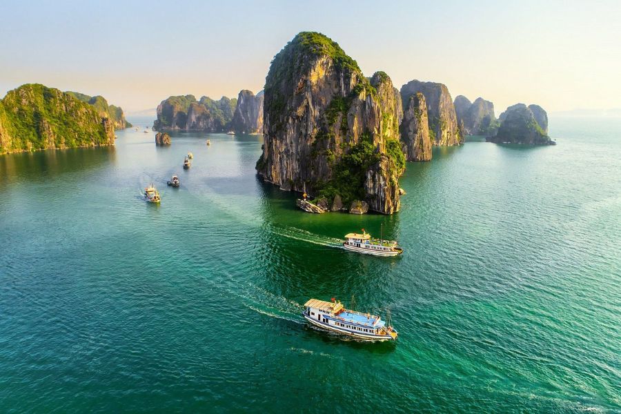 Scenic cruise through Ha Long Bay