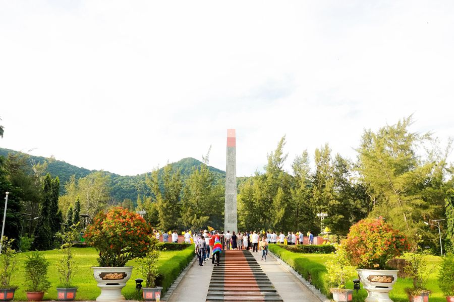 Hang Duong Cemetery in Con Dao